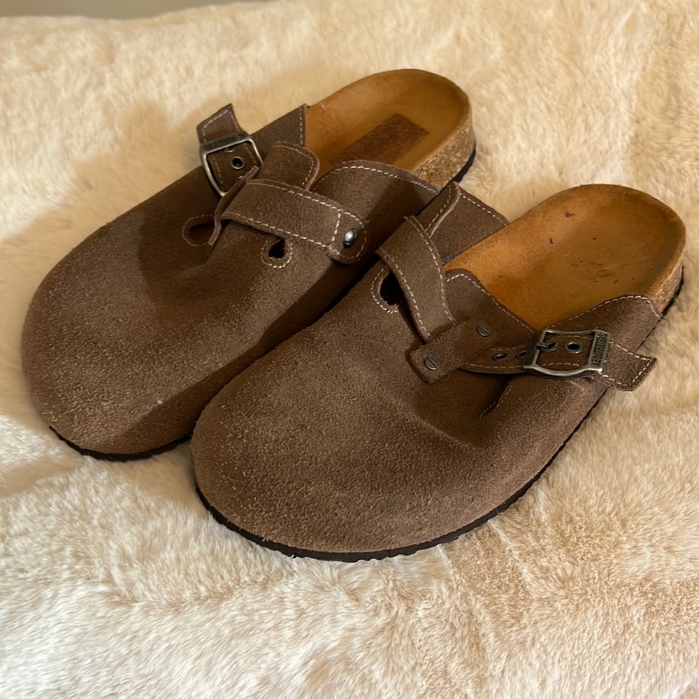 American eagle clogs